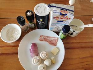 西餐经典汤品-培根奶油蘑菇浓汤的做法 步骤1