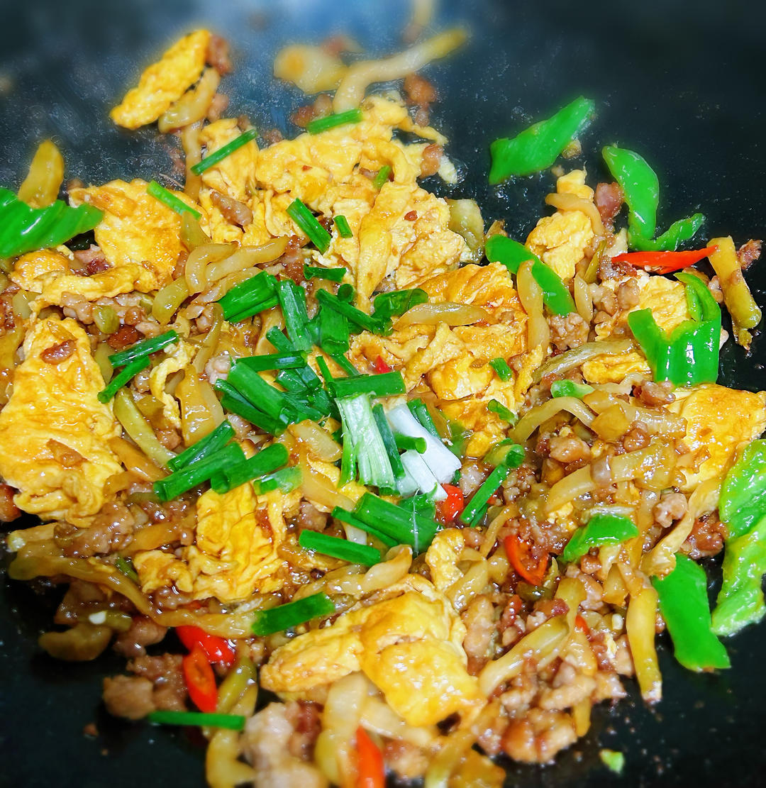 肉末鸡蛋炒榨菜的做法 步骤10