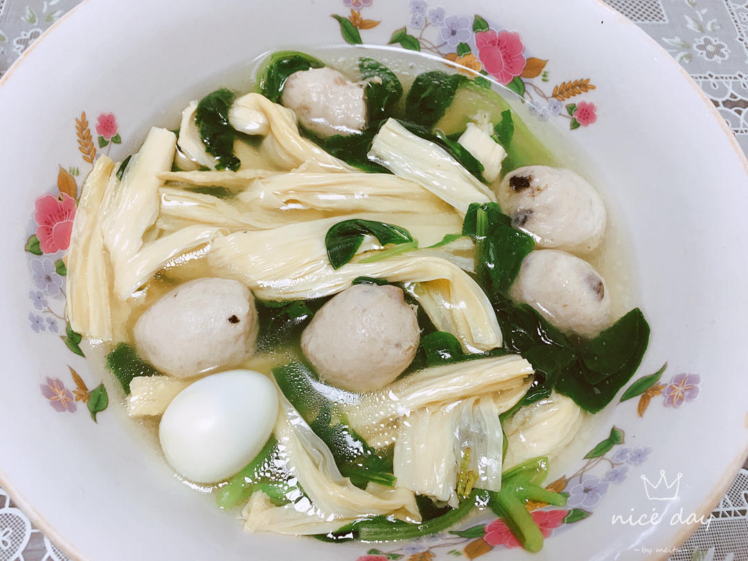 鸡肉丸子青菜汤