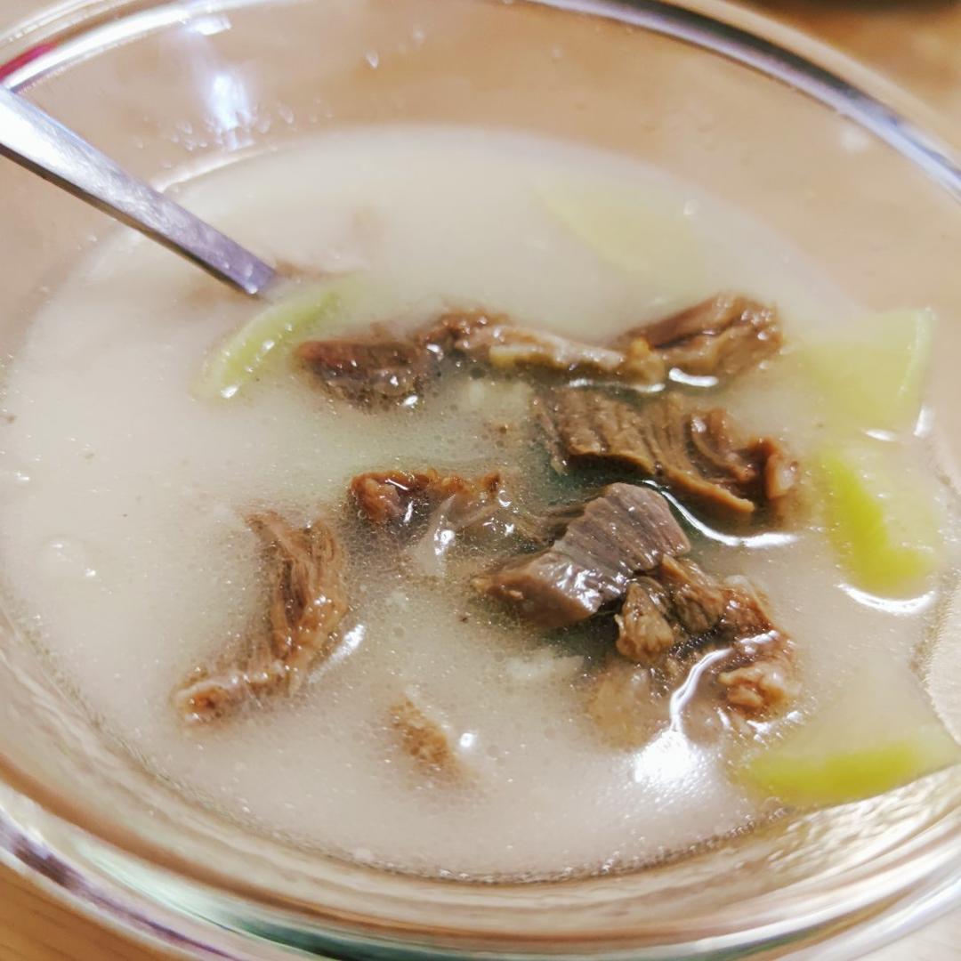 厨师长教你：“羊肉汤”的家常做法，天气冷了喝一口全身都暖暖的