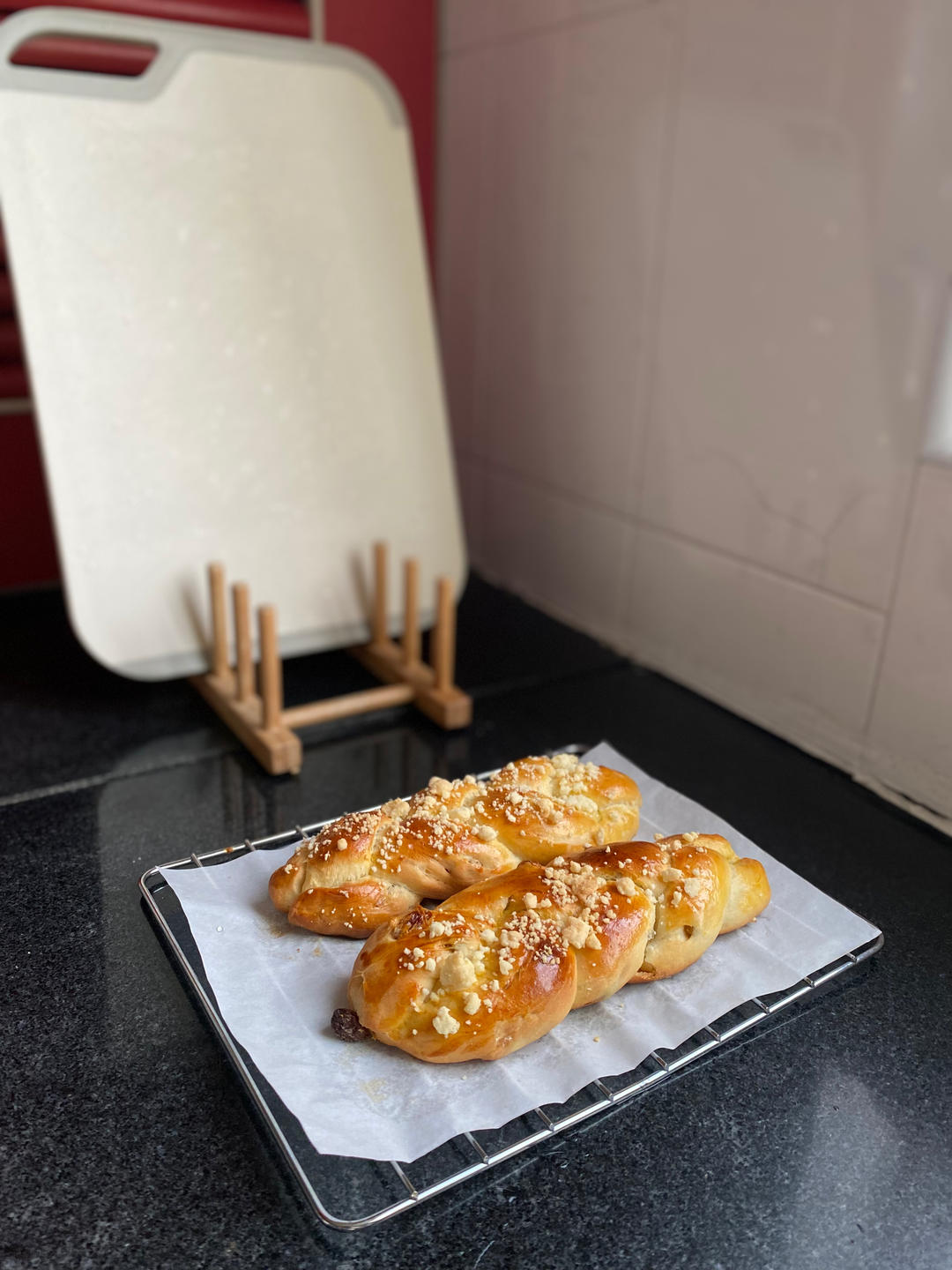 新手也能成功的瑞士辫子葡萄干面包