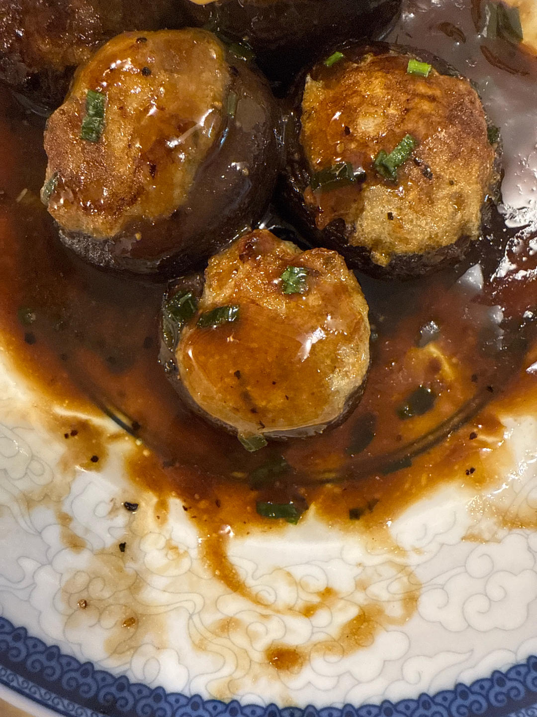 一口爆汁的虾滑酿口蘑