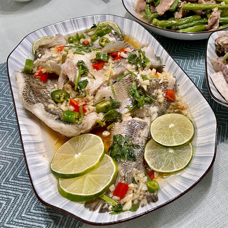 泰式青柠蒸鲈鱼