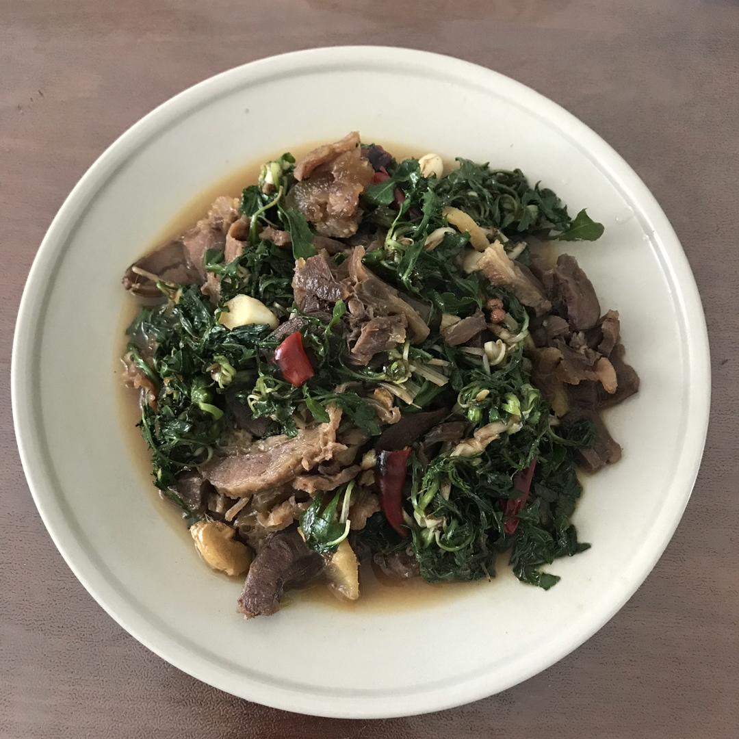 婆婆丁(蒲公英)炖牛肉