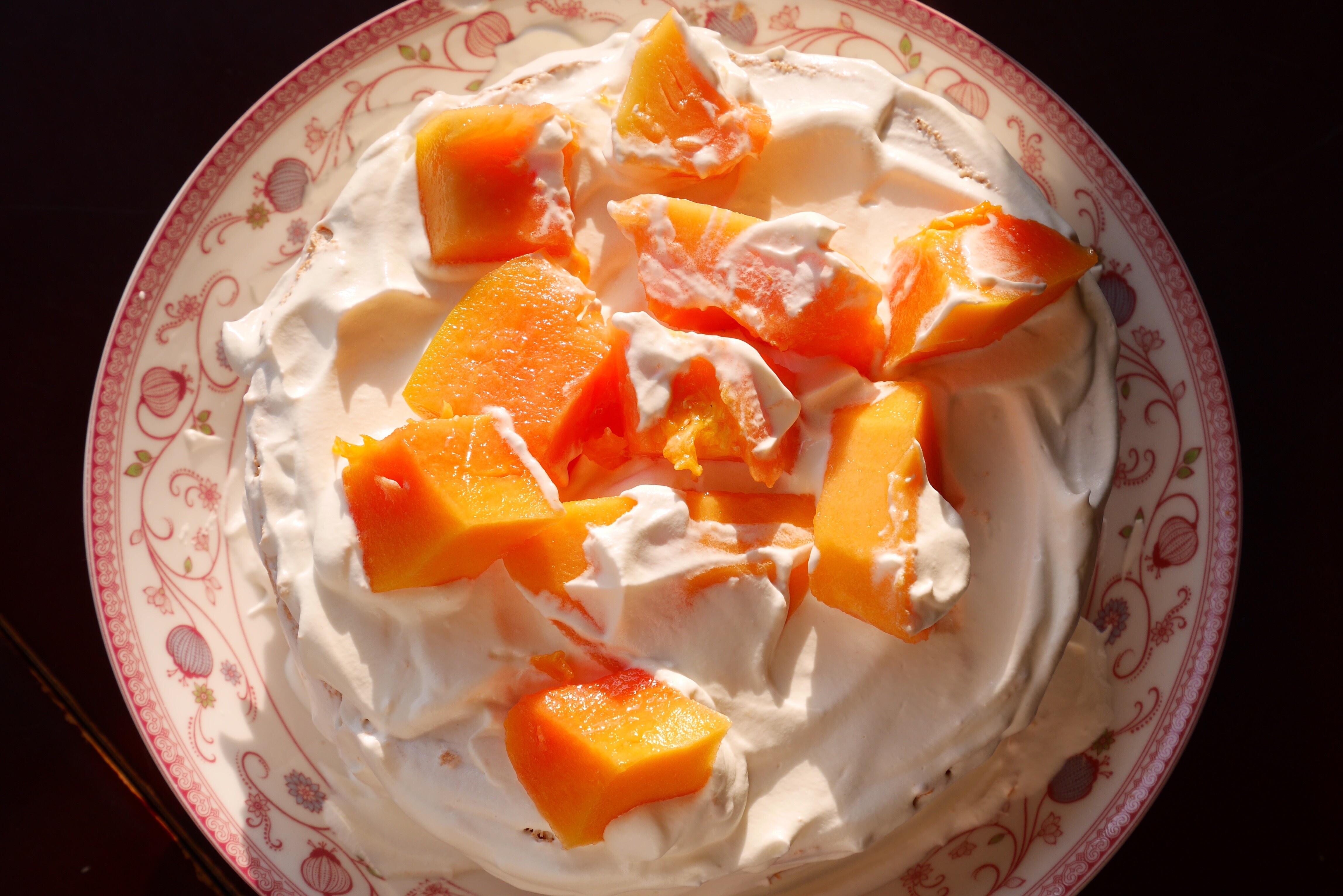 时下流行的鲜奶油戚风裸蛋糕