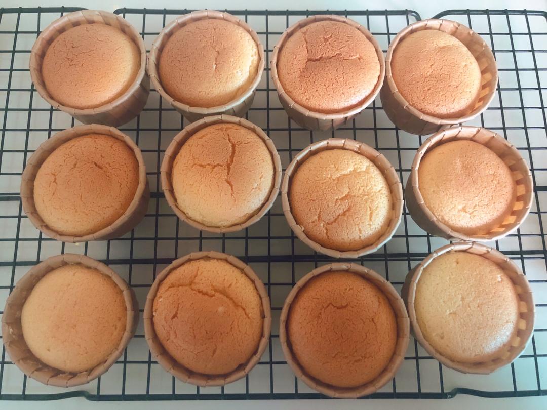 不塌不裂的纸杯戚风蛋糕
