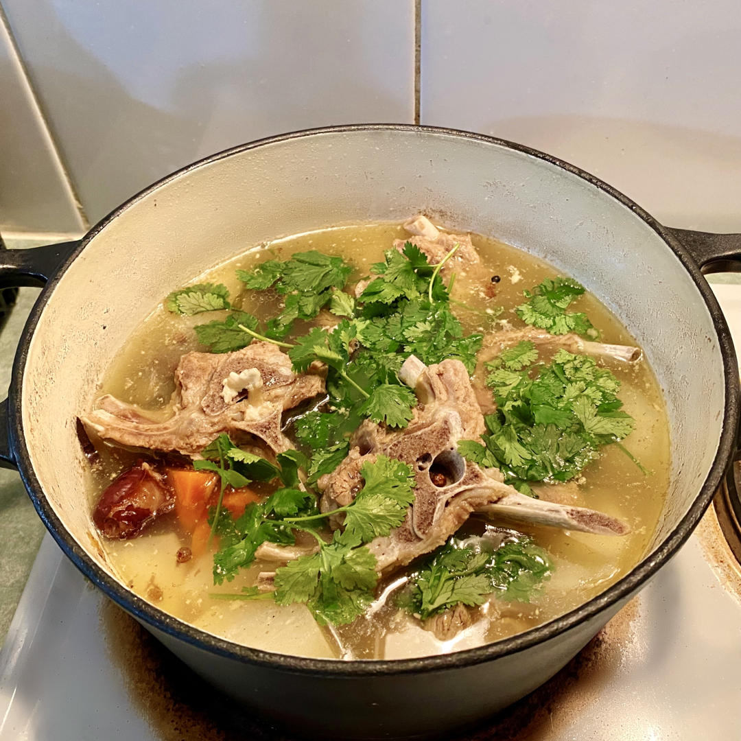 白汤羊蝎子炖萝卜