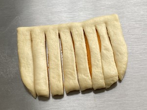 咸蛋黄奶酥面包（免模具）的做法 步骤10