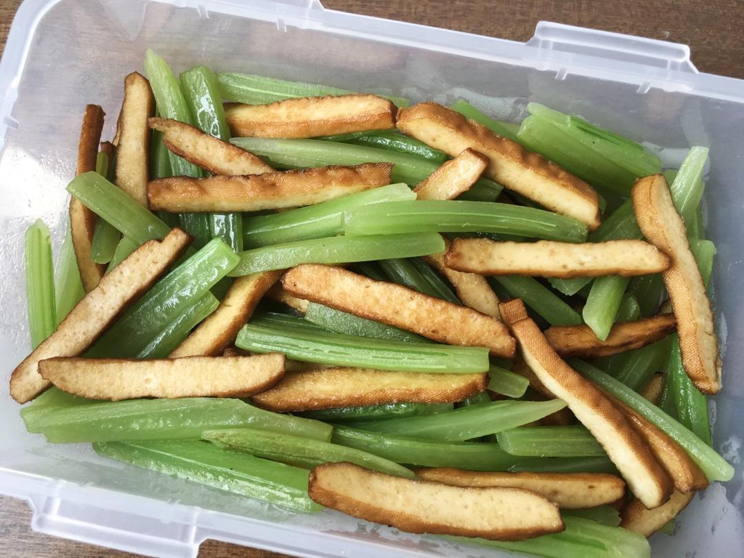 西芹炒豆干