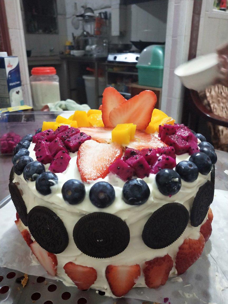 新手必成8寸生日蛋糕（详细多图干货经验分享，解决戚风蛋糕塌陷，奶油饰面涂不好，烤箱温度不好掌握等各种问题）