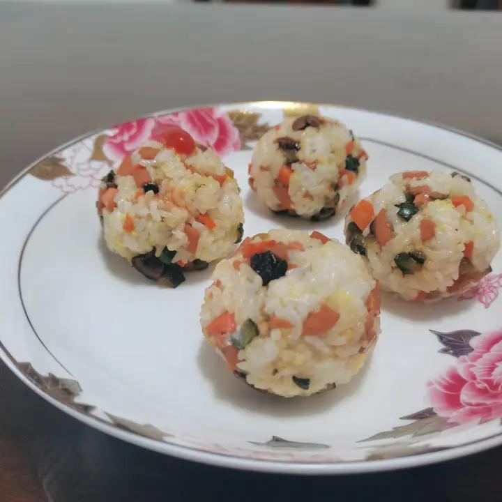 小盆友超爱的肉松饭团子