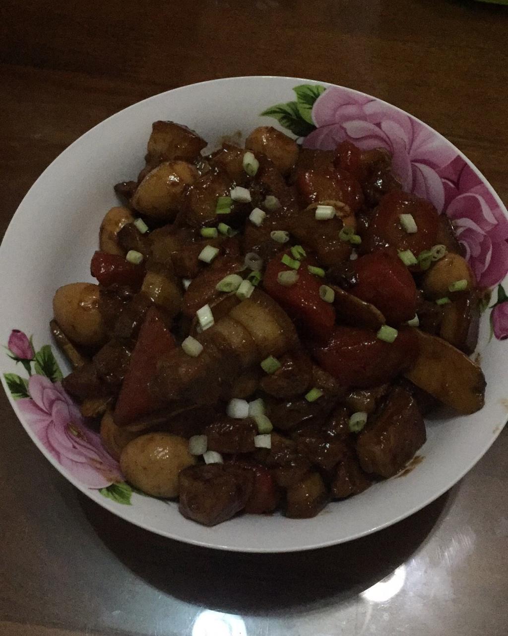 加了鹌鹑蛋后，这盘红烧肉，美味的逆天啦——鹌鹑蛋烧肉（孔瑶食谱）