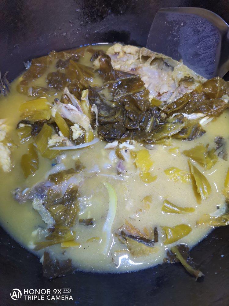 家常酸菜鱼头汤
