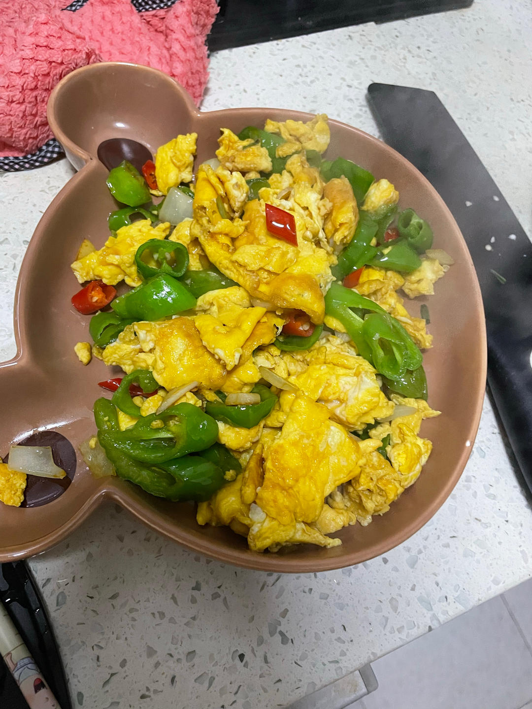 五分钟炒个能吃两碗饭的辣椒炒鸡蛋