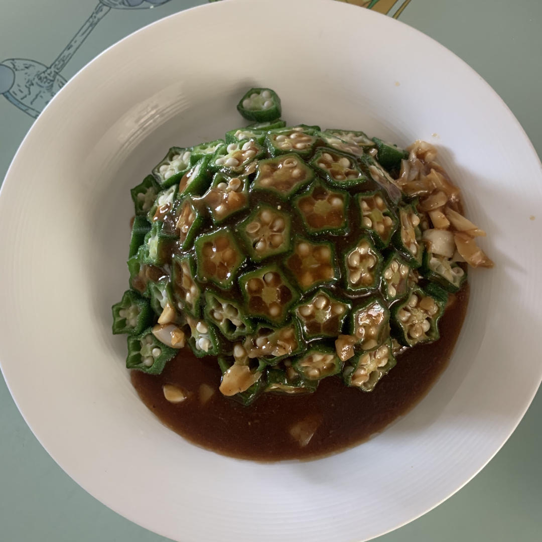 这绝对是秋葵颜值最高的做法，好看又好吃，端上桌最先光盘