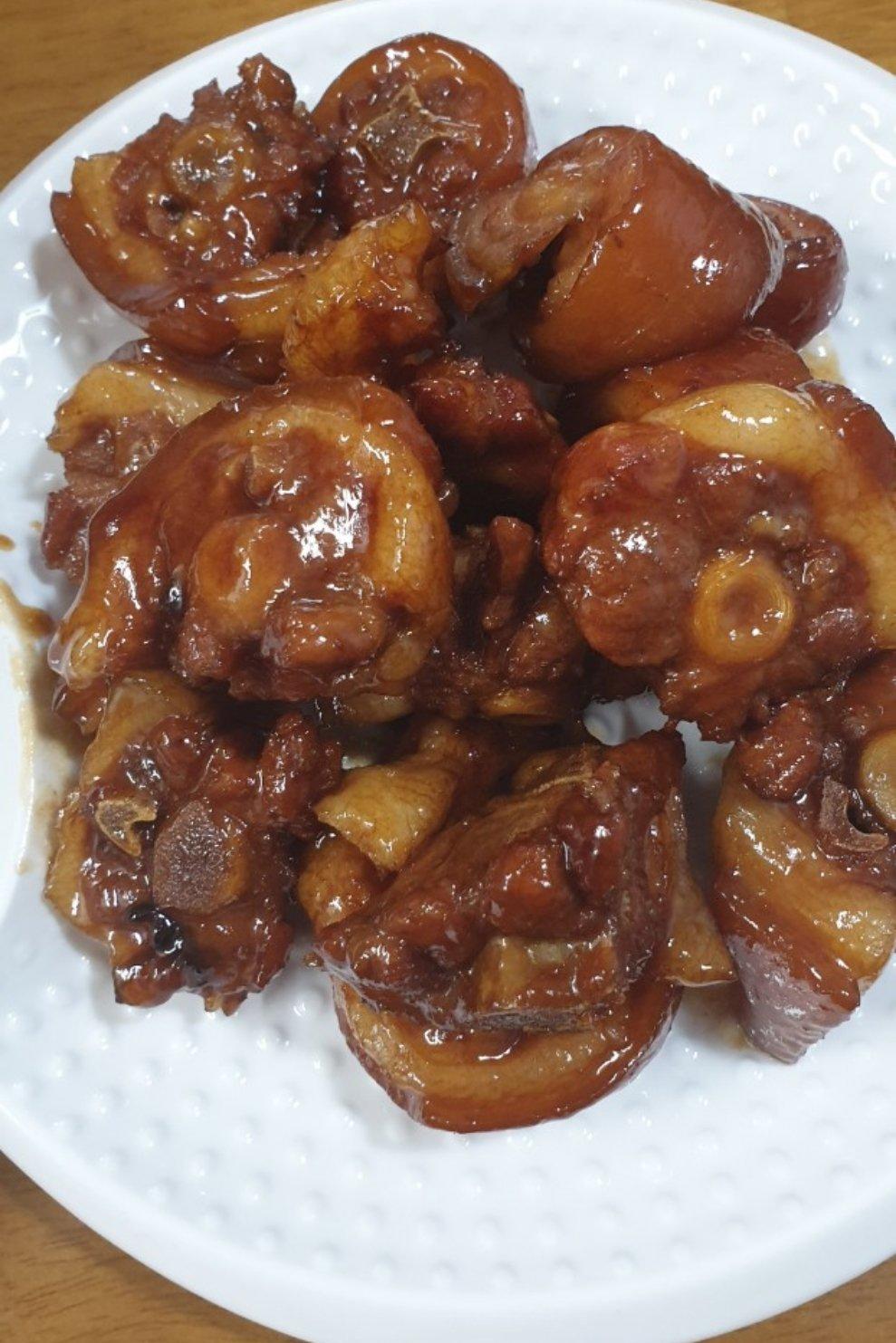 美味的家常菜：红烧猪蹄