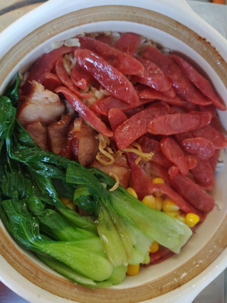 广式腊味煲仔饭
