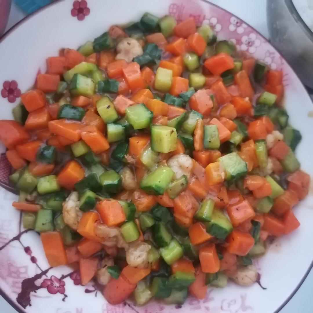 黄瓜胡萝卜炒虾仁