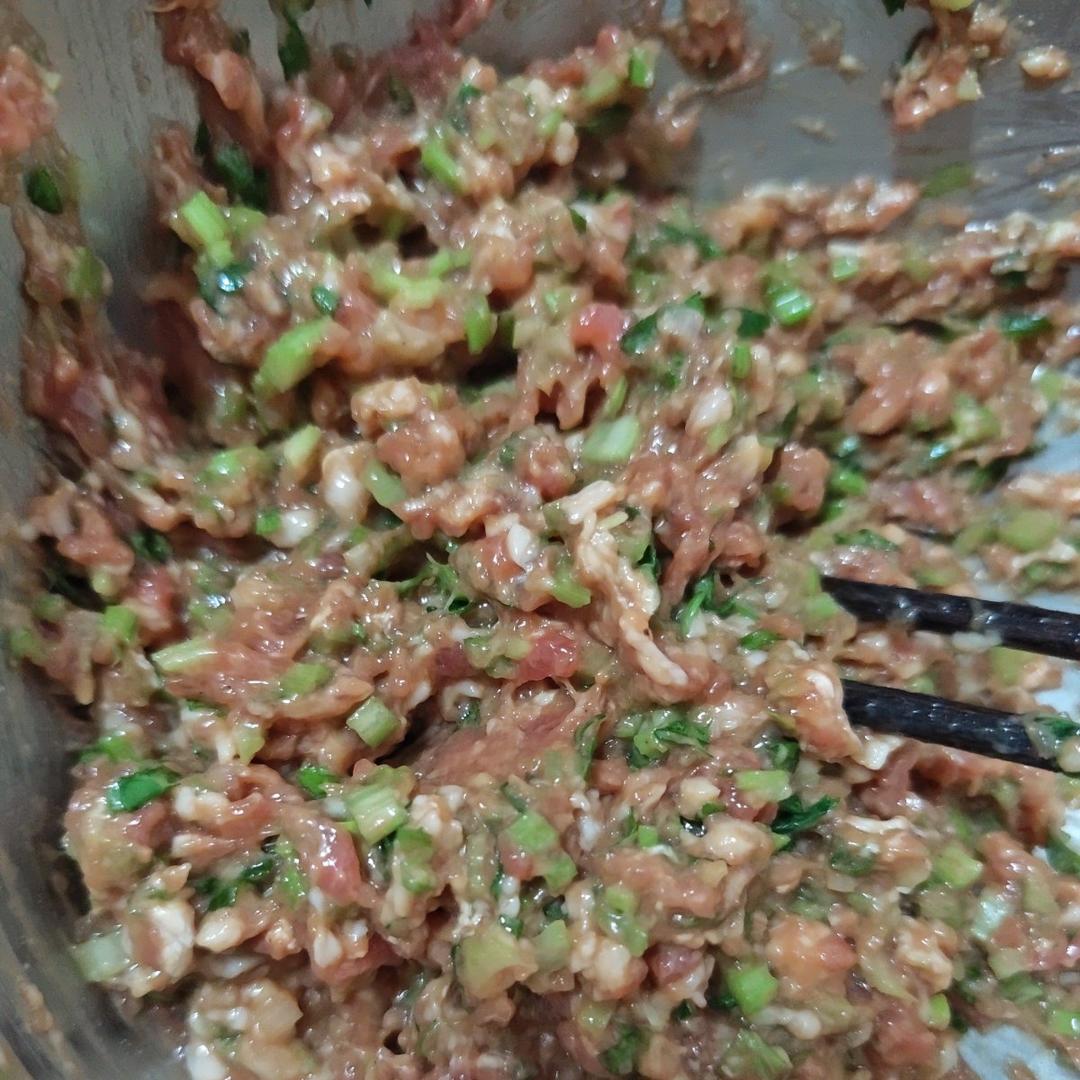 经典芹菜猪肉馅(不是经典我不发)