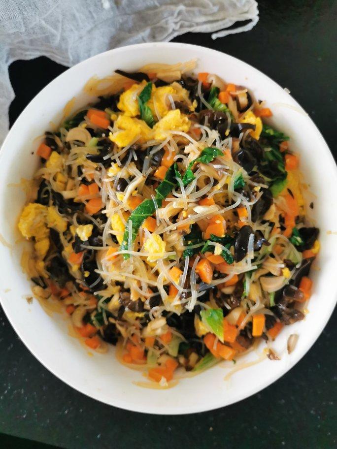 松软的素馅包子