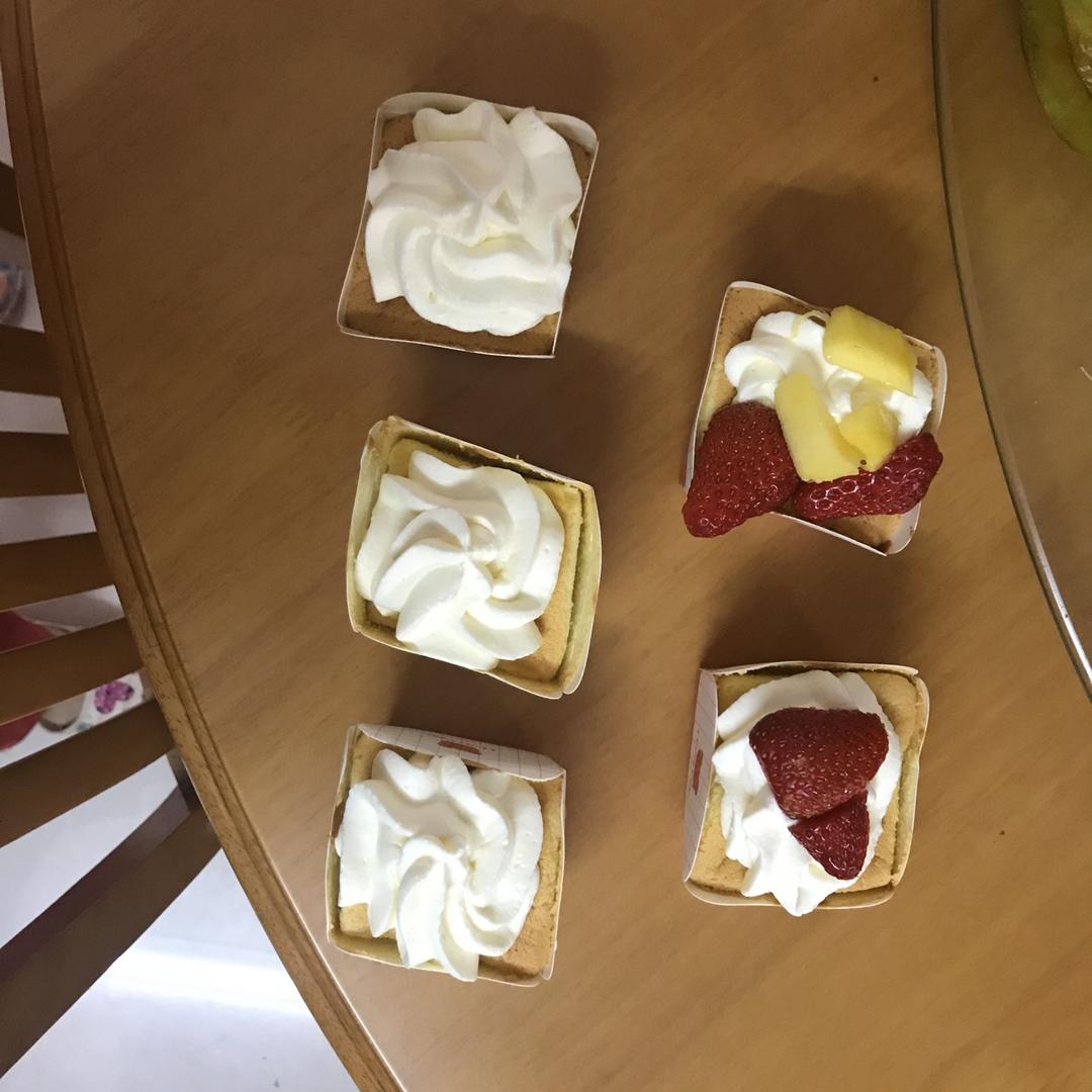 鲜奶油戚风杯子蛋糕（纸杯蛋糕）