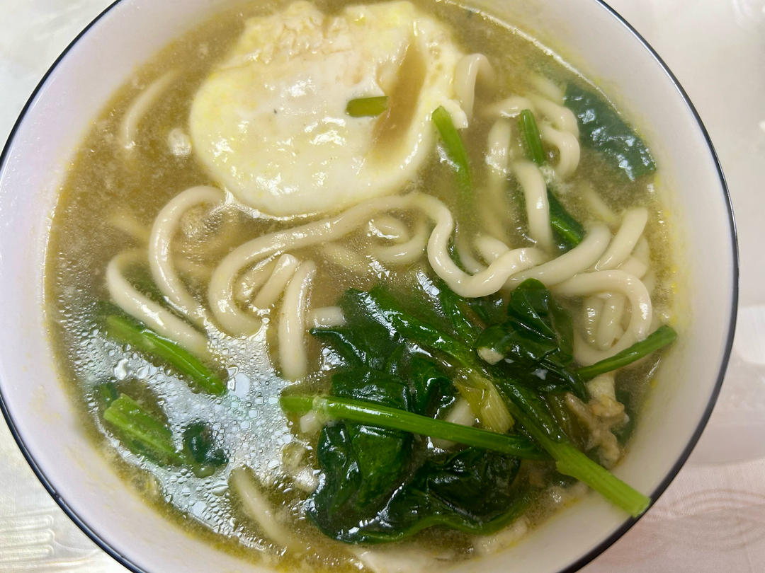 菠菜鸡蛋清汤面