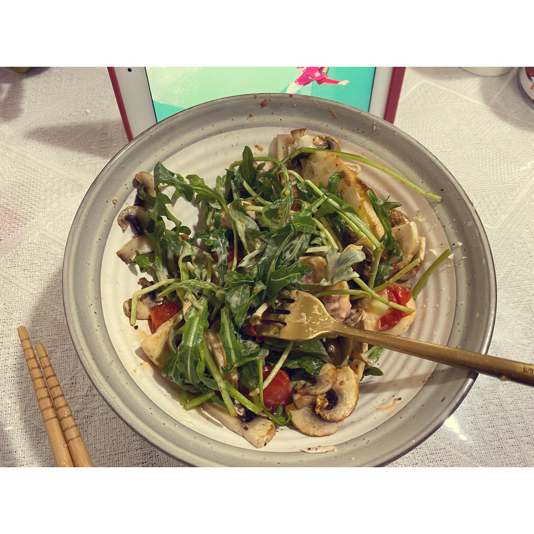无油无盐的芝麻菜鸡胸/鸡蛋沙拉（沙拉并不是只有生菜的而已）