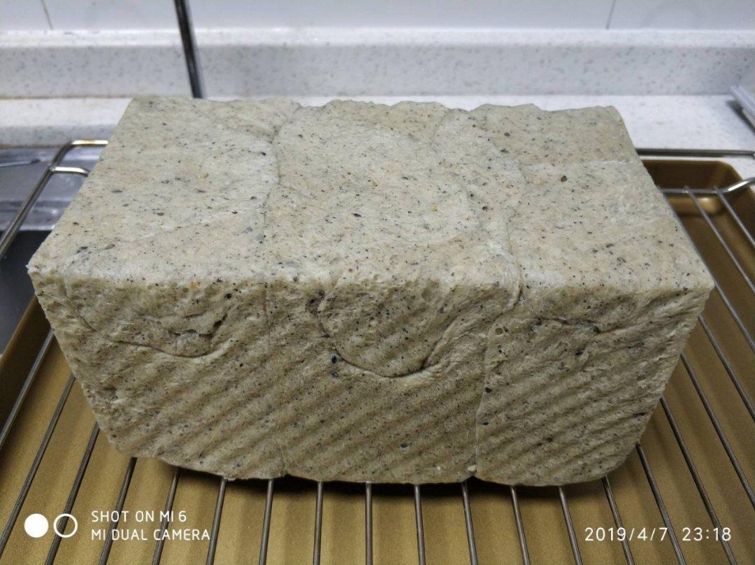 超好吃的黑芝麻蔓越莓吐司