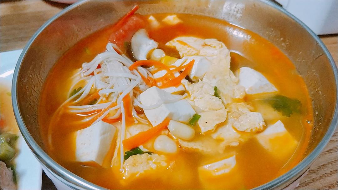 西红柿菌菇豆腐汤