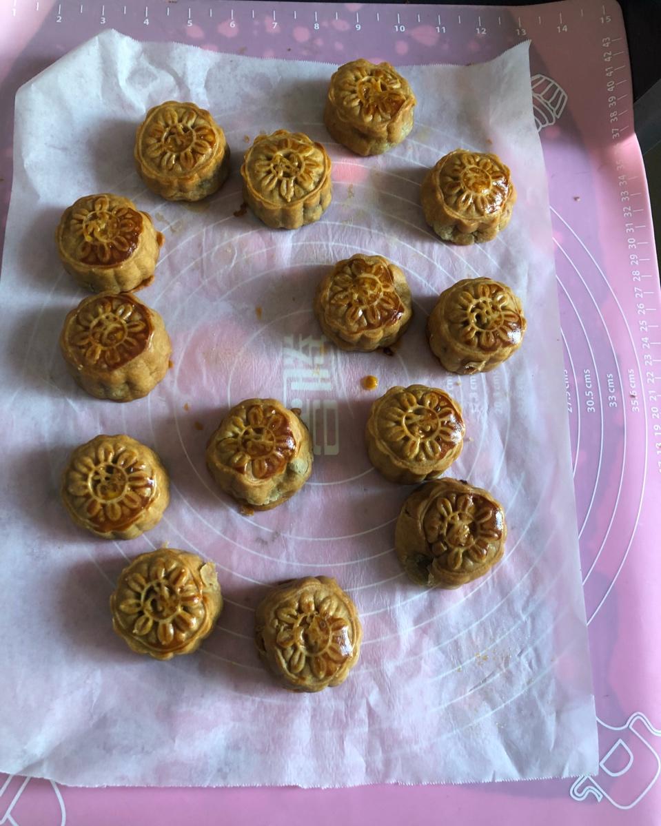 广式月饼——蛋黄莲蓉月饼