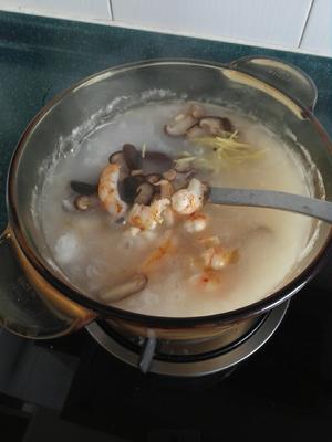 香菇海鲜粥的做法 步骤7