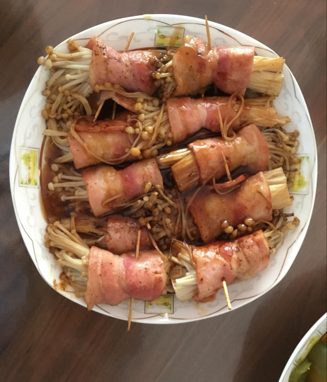 【金针菇培根卷】