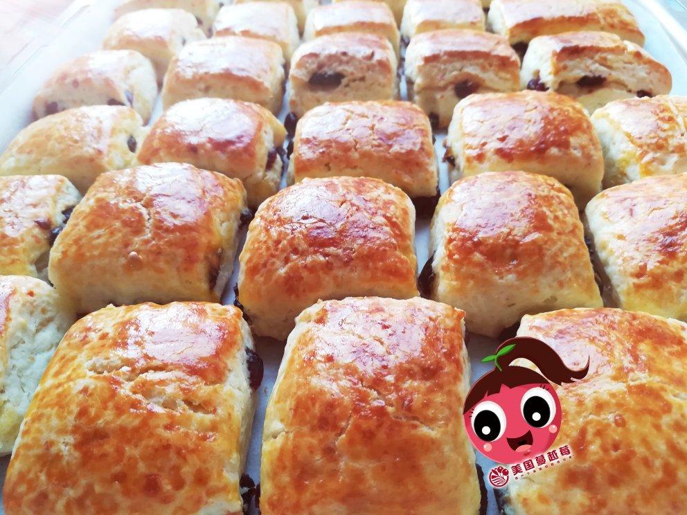 【视频】3分钟 奶油司康Scone(可能是世界上最快手的司康) 消耗淡奶油～