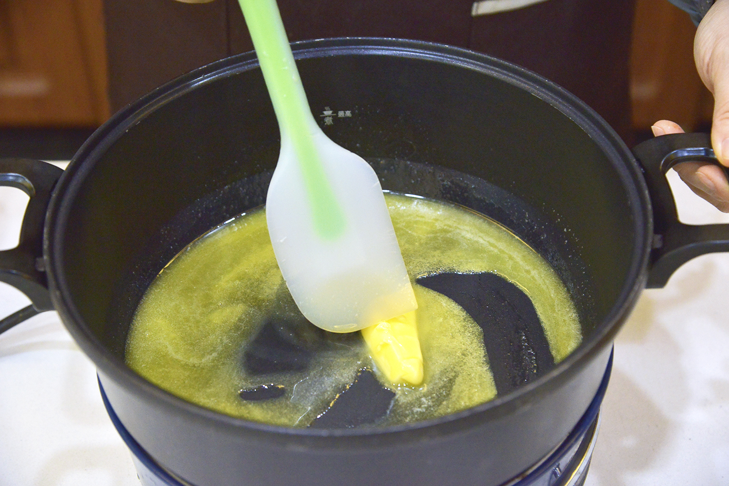 【香兰教程】芒果奶条，浓浓奶香牛轧遇上纯甜芒果干的做法 步骤1
