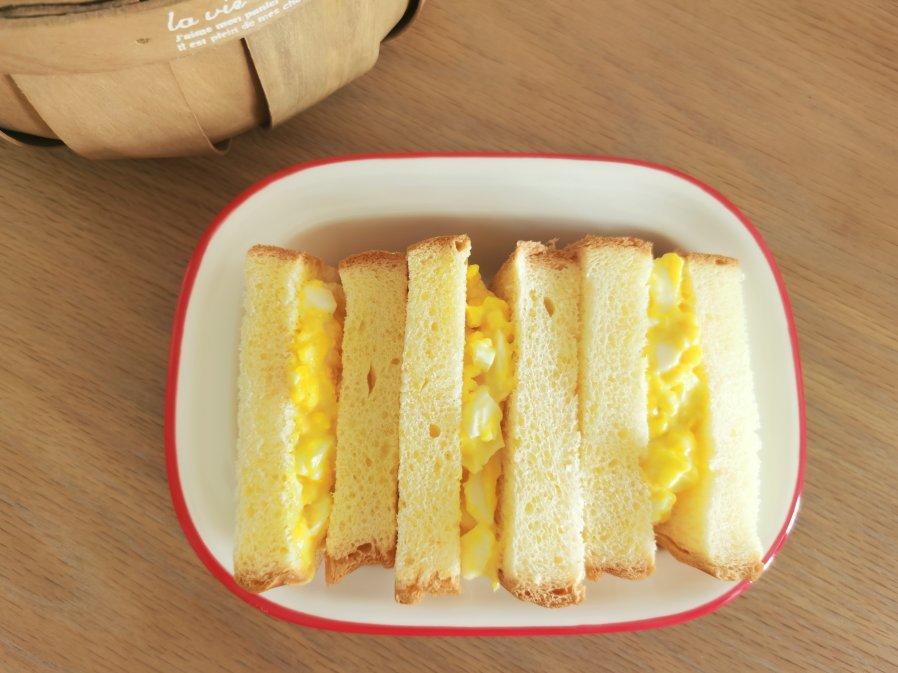 咿咿呀呀喂做的深夜食堂鸡蛋三明治