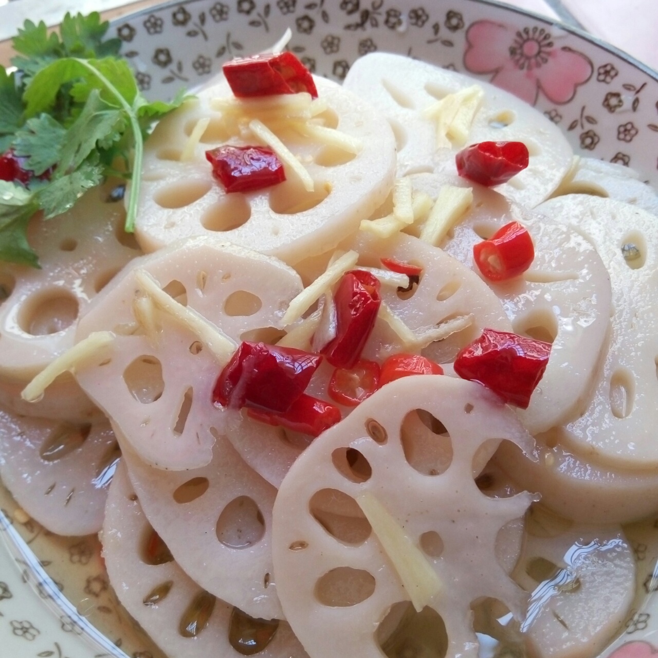 布衣也悲伤做的老陕炝莲菜