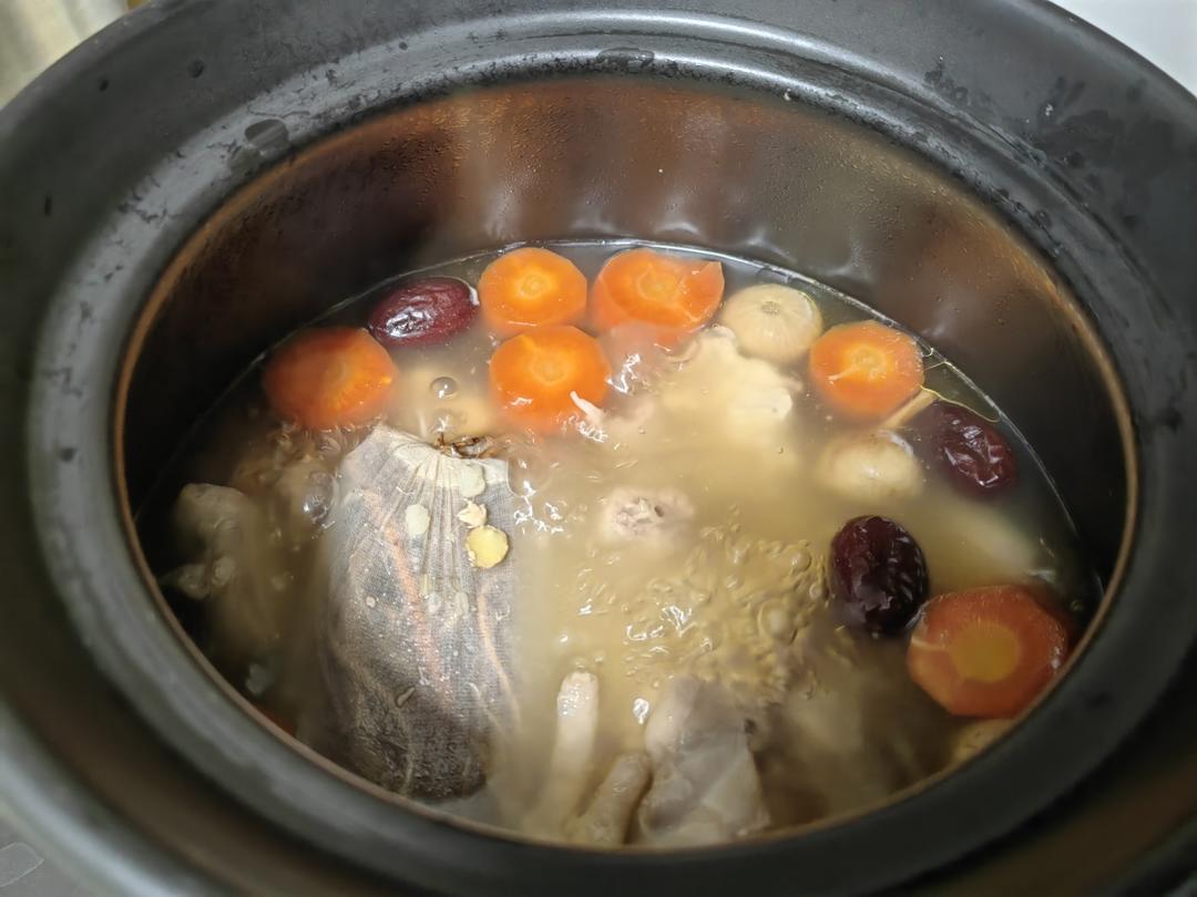 广东靓汤—五指毛桃煲鸡汤滋补、香甜