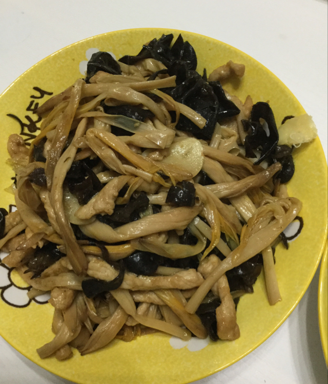 黄花菜木耳炒肉丝