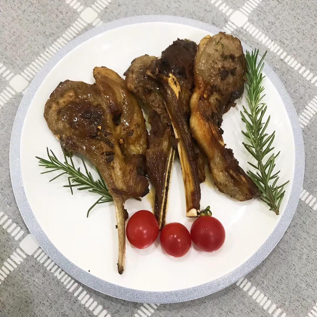 在家也能做西餐之               高颜值迷迭香烤羊排