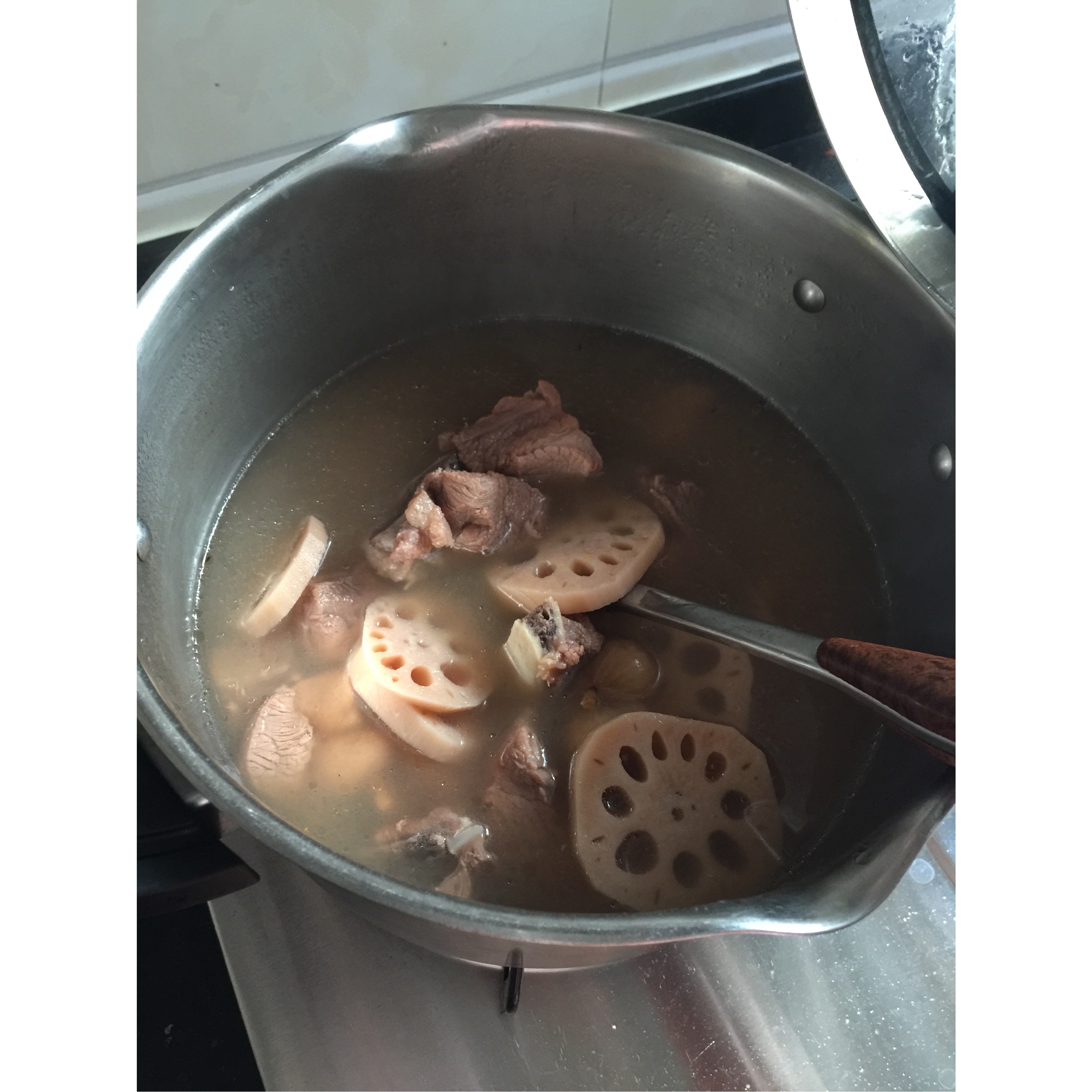 莲藕煲猪骨--粤式老火汤