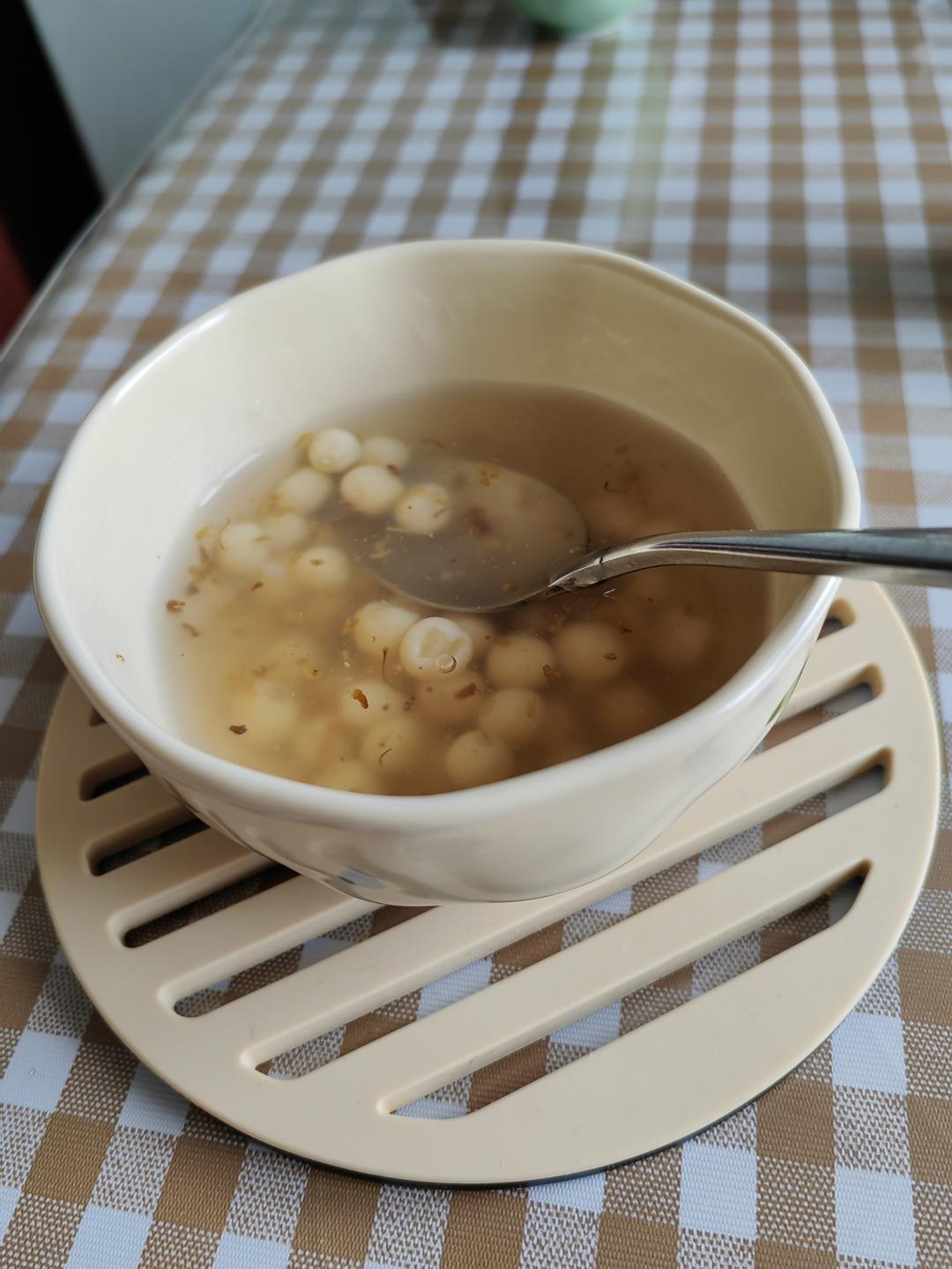 秋天来一碗热乎乎的鸡头米呀🥣～