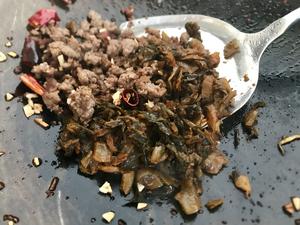 酸腌菜红豆牛肉盖饭的做法 步骤5