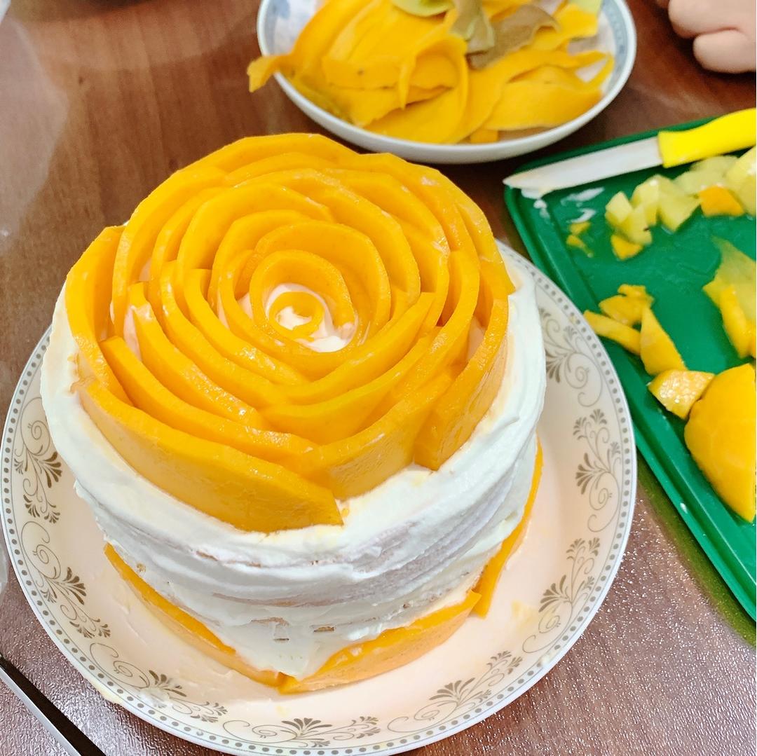 芒果花装饰慕斯蛋糕