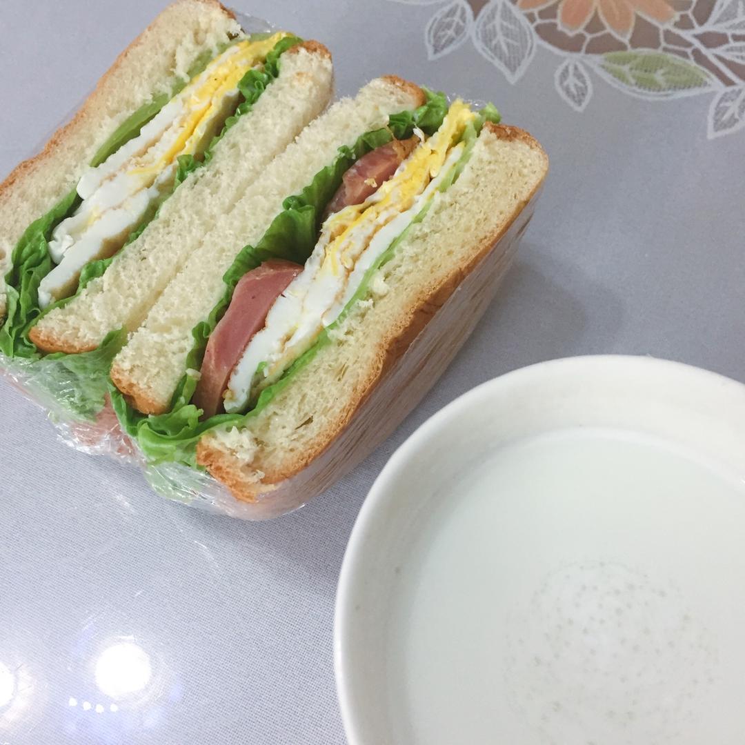 鸡胸肉三明治