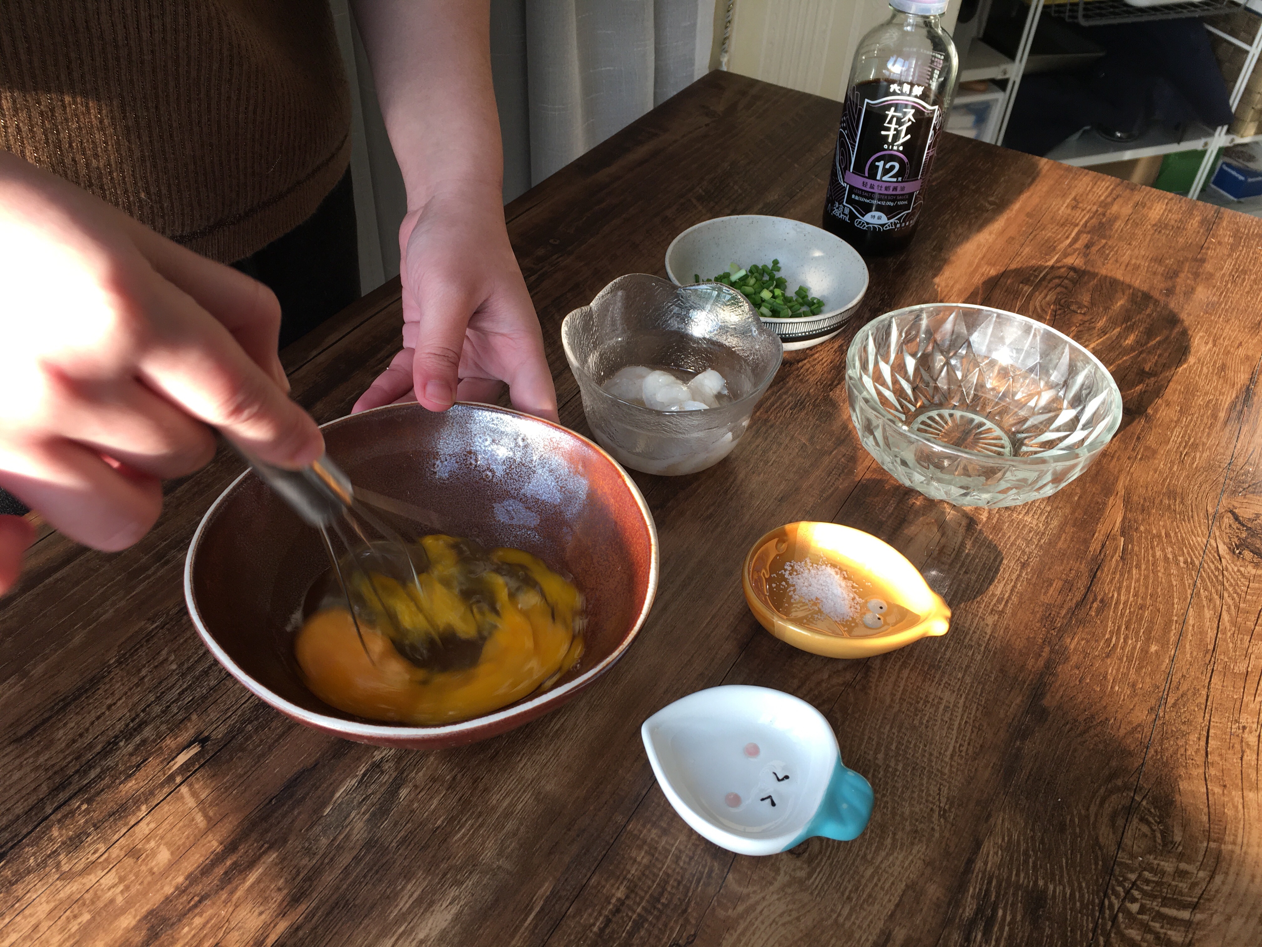 duang～虾仁蒸蛋×六月鲜轻盐牡蛎酱油的做法 步骤2