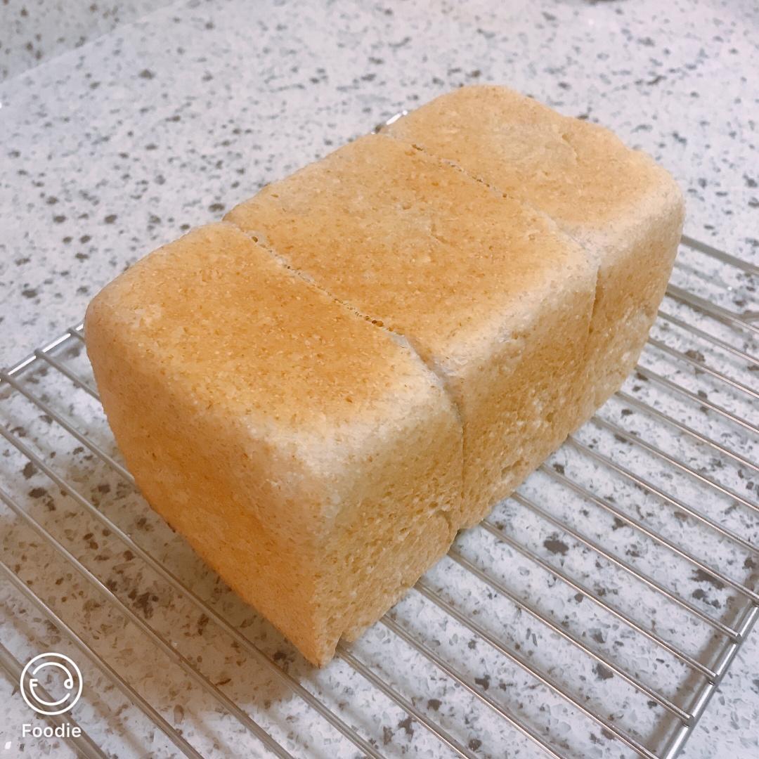 柔软拉丝的100%全麦麦片吐司（一次发酵）