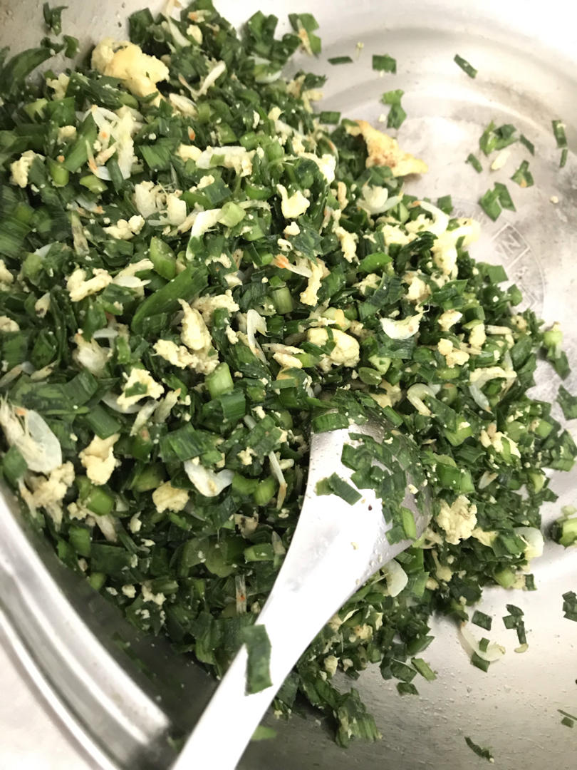 鲜香韭菜盒子（附超详细捏花边视频）