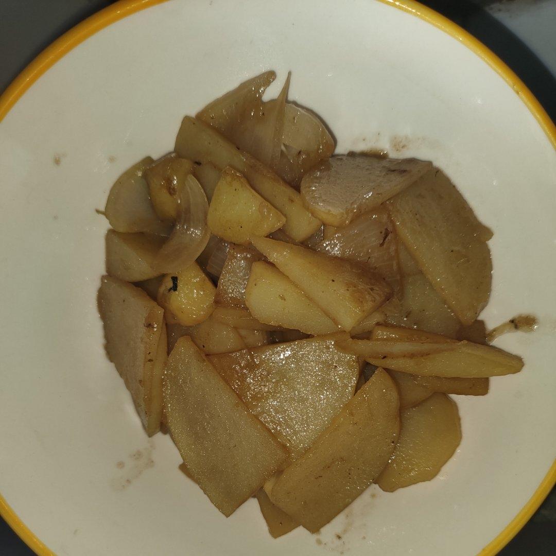 洋葱炒土豆