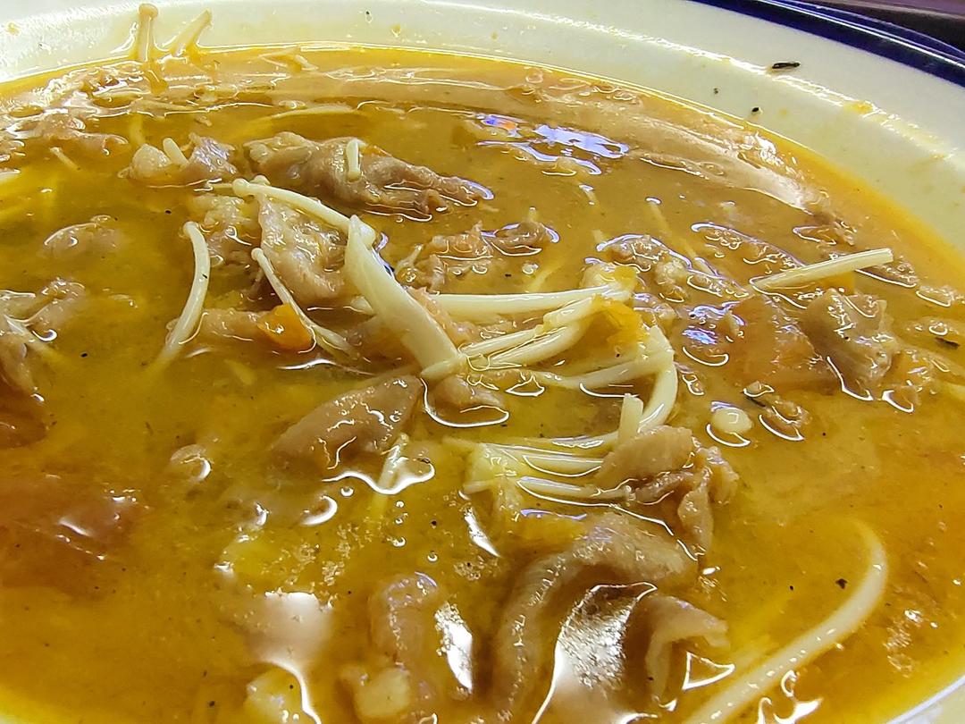 酸汤肥牛金针菇