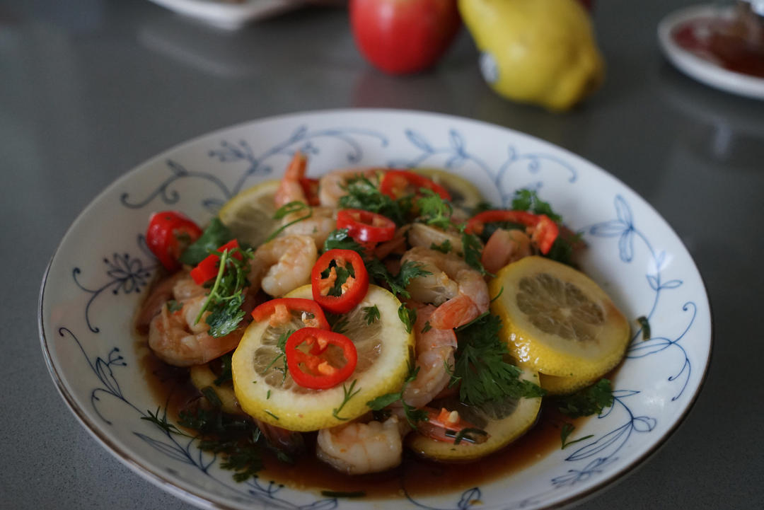 香辣过瘾一盘不够吃低卡泰式柠檬酸辣虾